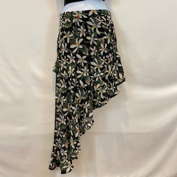 LF Seek the Label asymmetrical floral mini skirt with ruffle hem S NWT - Picture 2 of 15
